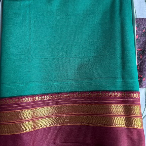 Green and Red Soft Silk 6 Yard Saree - Picture 4 of 4